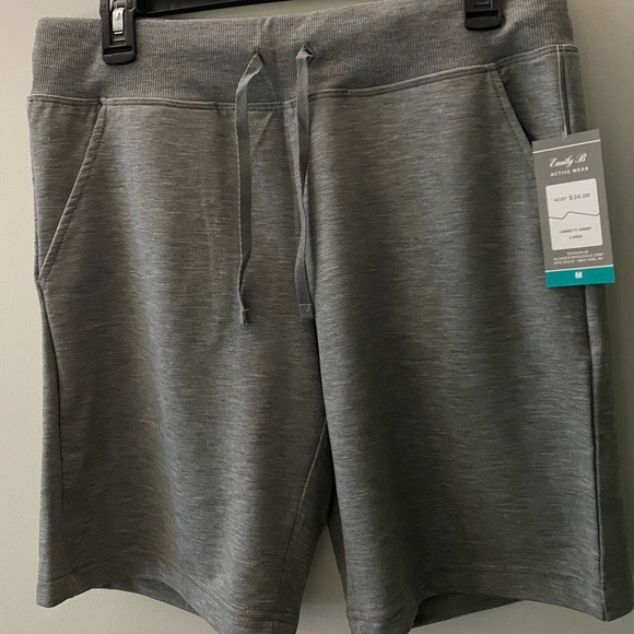 Emily B Active Wear - Picture 1 of 5